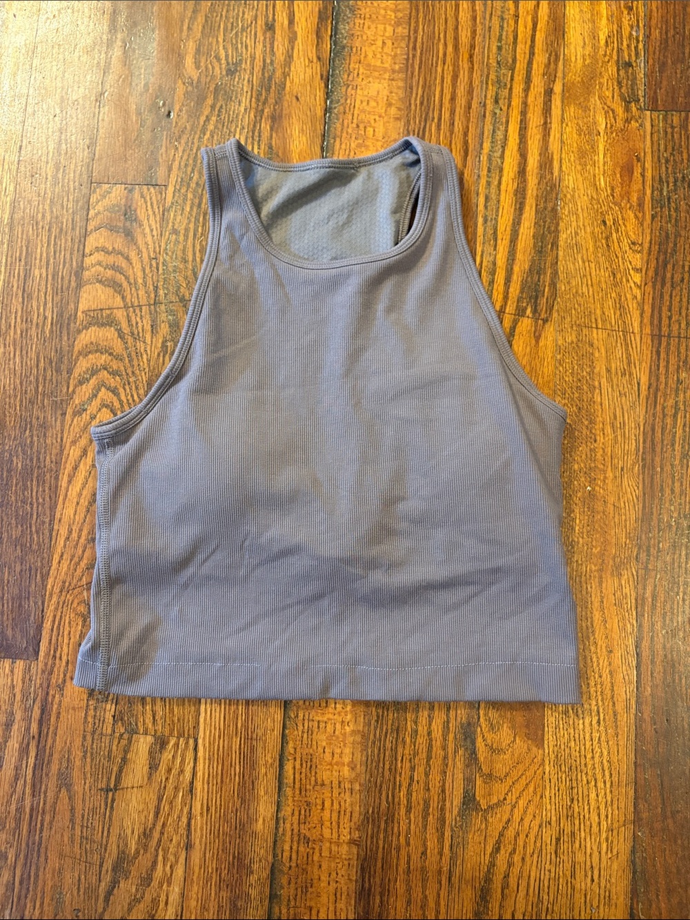 🎉Vuori Ribbed Crop Tank Dark Brown!